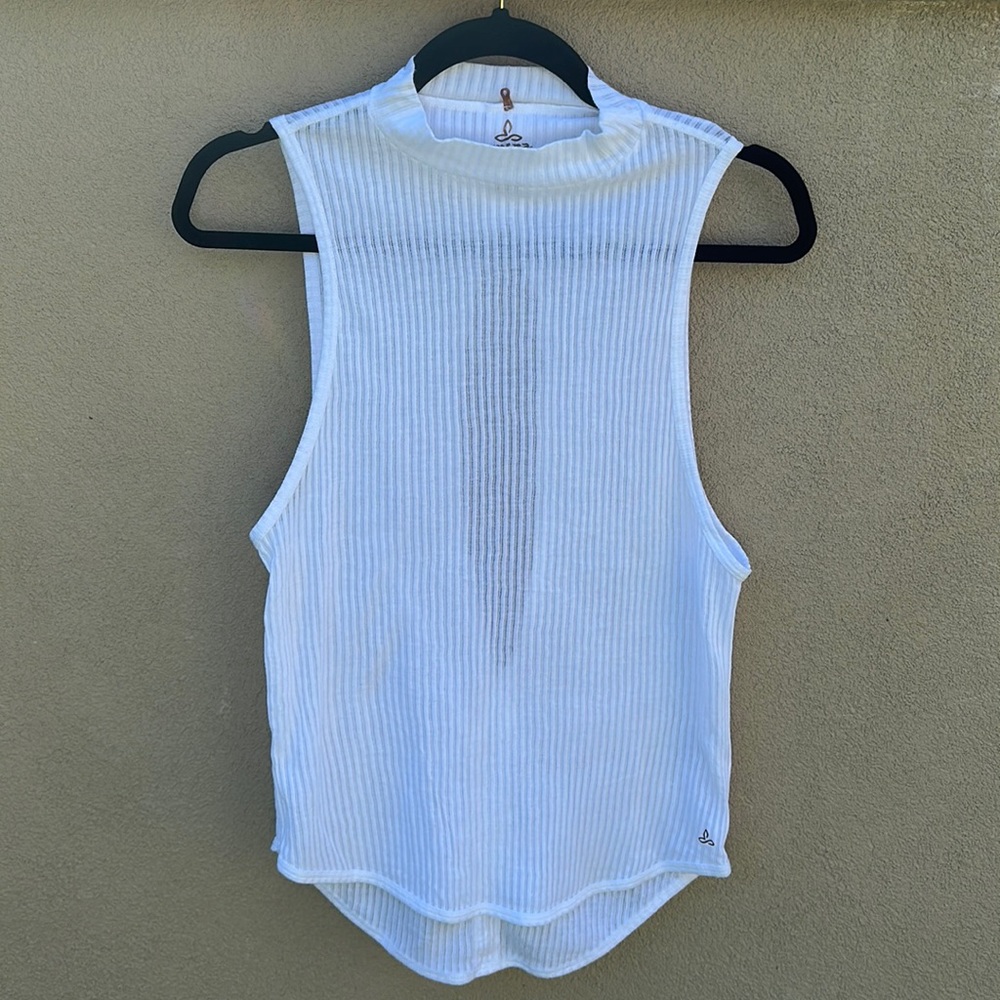Prana 🔥 Alluring T-Shirt Sleeveless Peek-a-boo Back Tank Sz M